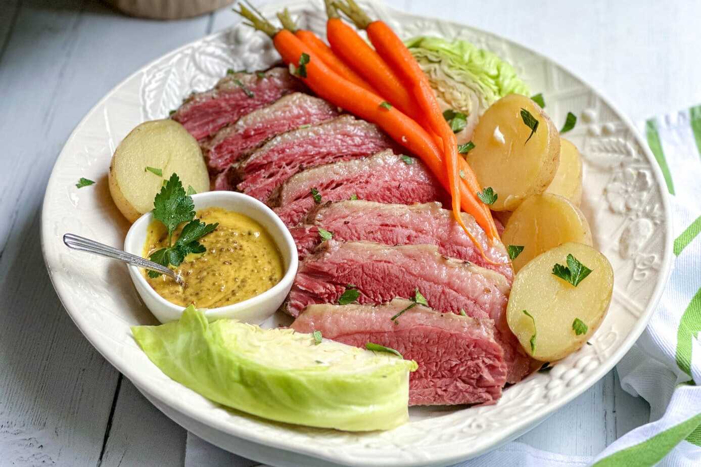 slow-cooker-corned-beef-and-cabbage-recipe